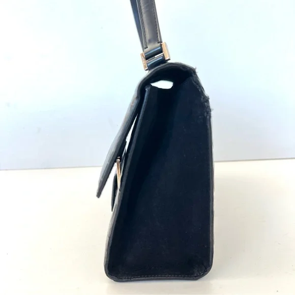 SALVATORE FERRAGAMO Black Smooth Leather Signature Gancini Pattern Shoulder Bag